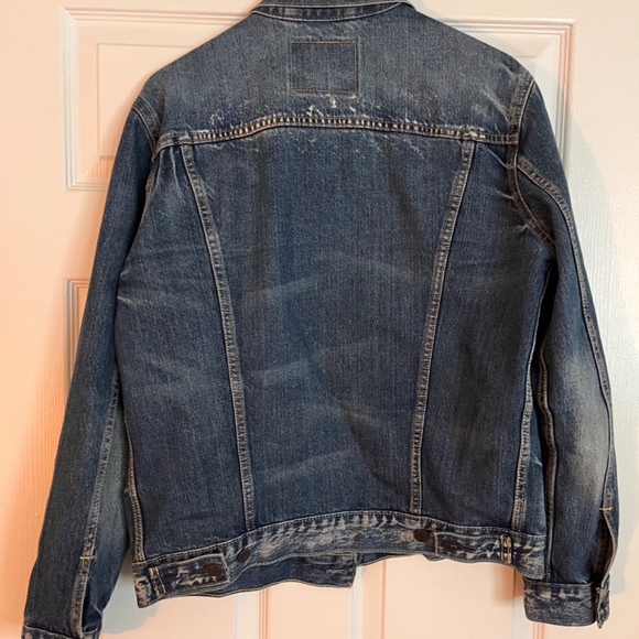Mens Levis Trucker Jean Jacket. Slotted buttons and distressed denim. M 72334 - Picture 3 of 3